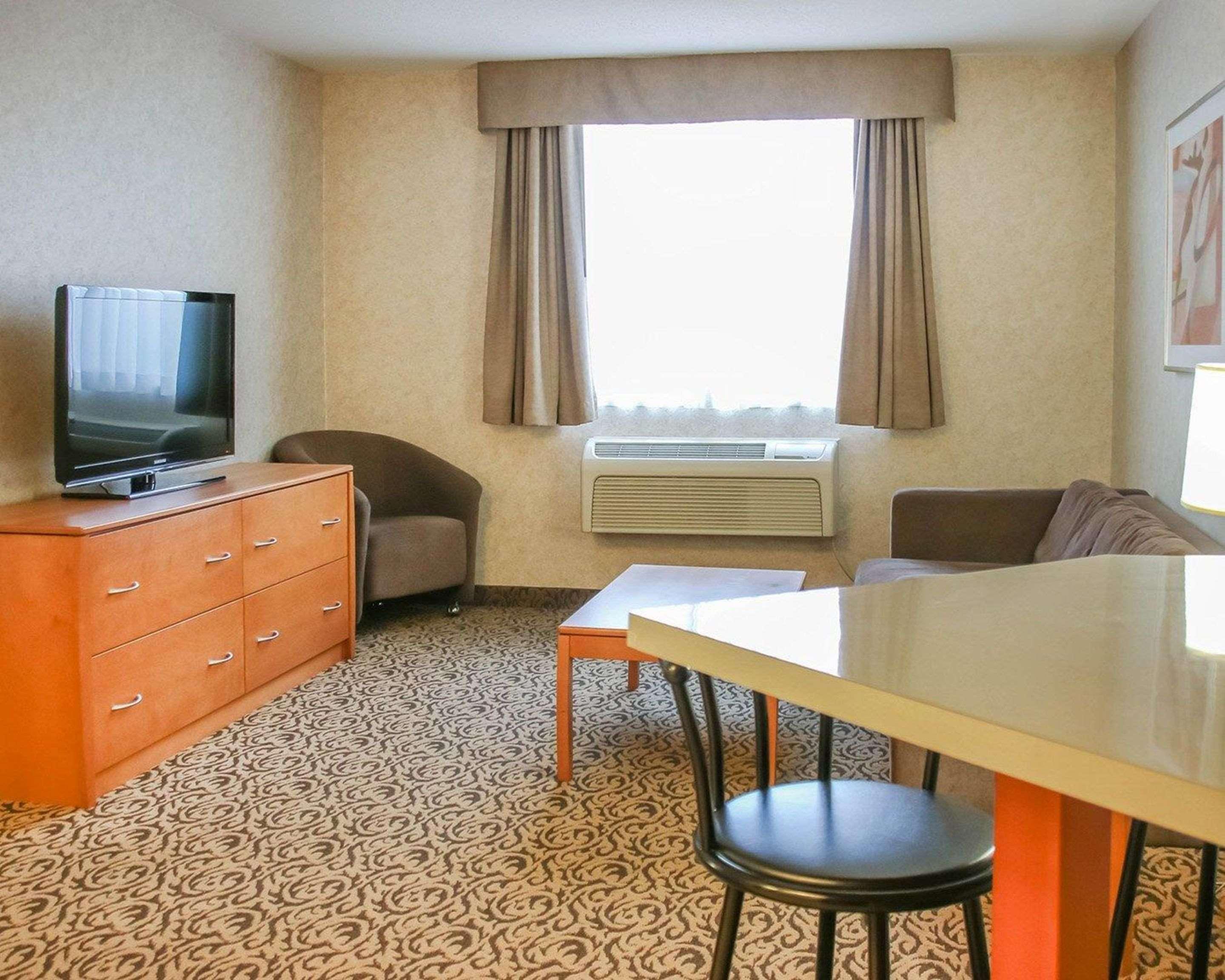 Quality Inn & Suites Winnipeg Exterior foto